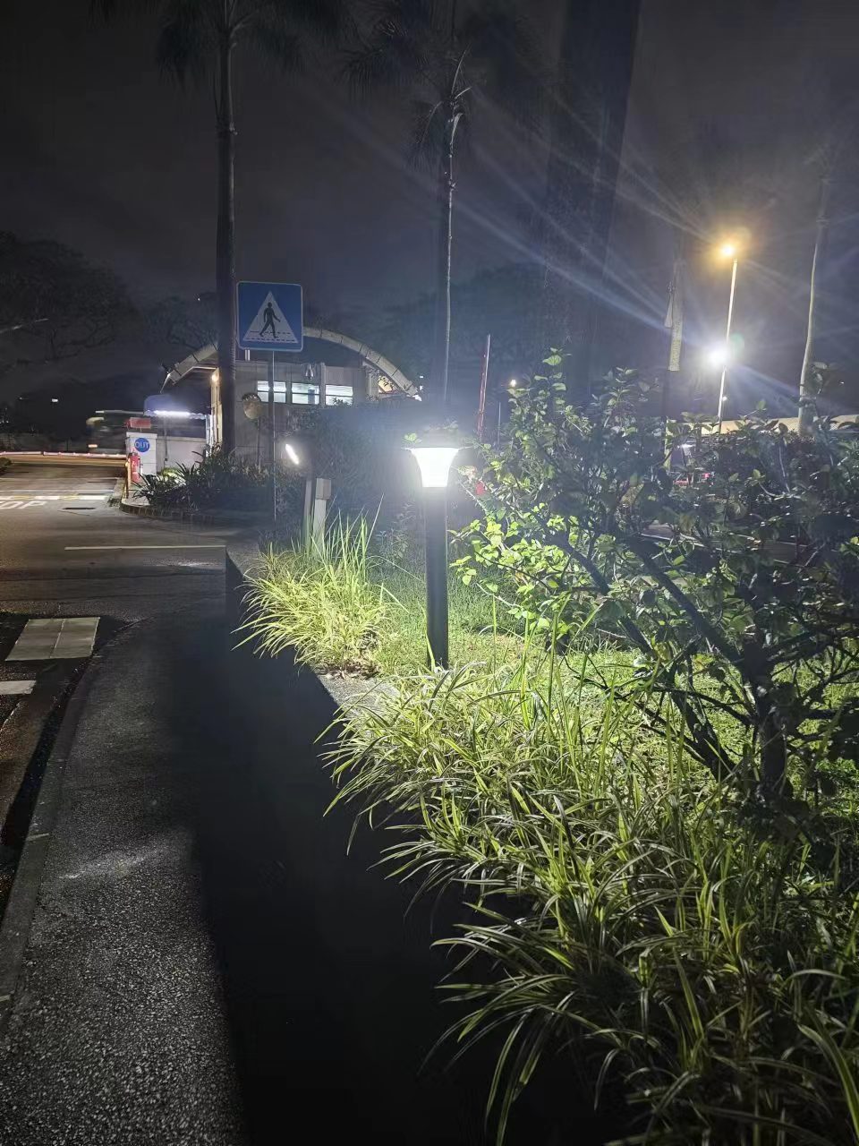 Farola LED Solar Litex LX920 15W IP65 con Sensor de Movimiento - Image 2